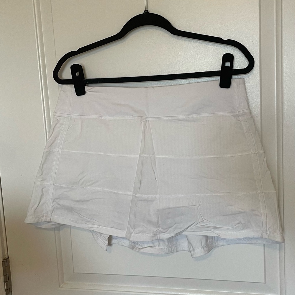 Lululemon Women's White tennis skirt